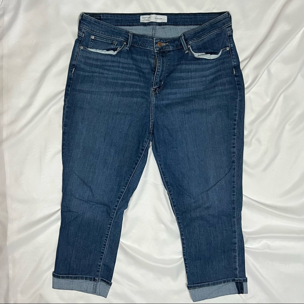 Signature Levi Strauss Mid Rise Capri